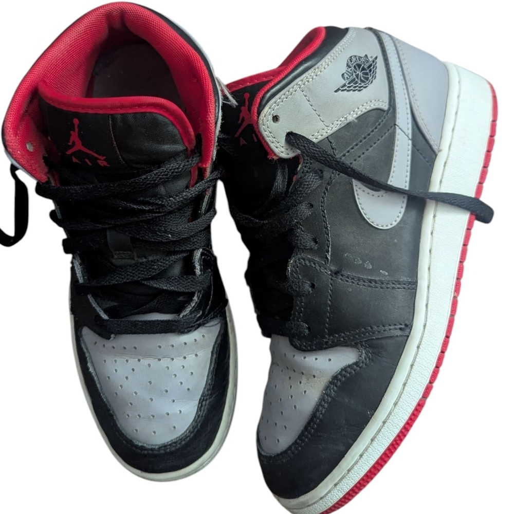 Boys Nike Air Jordan High tops - 5Y